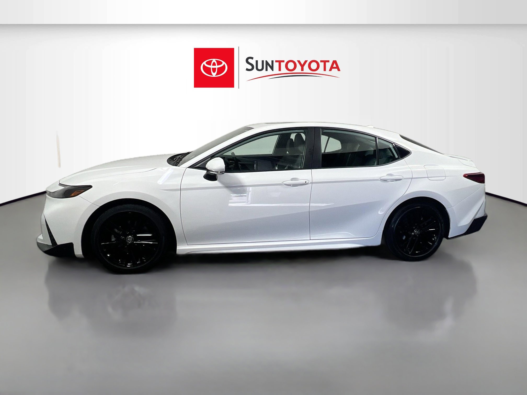 Used 2025 Toyota Camry SE image 7