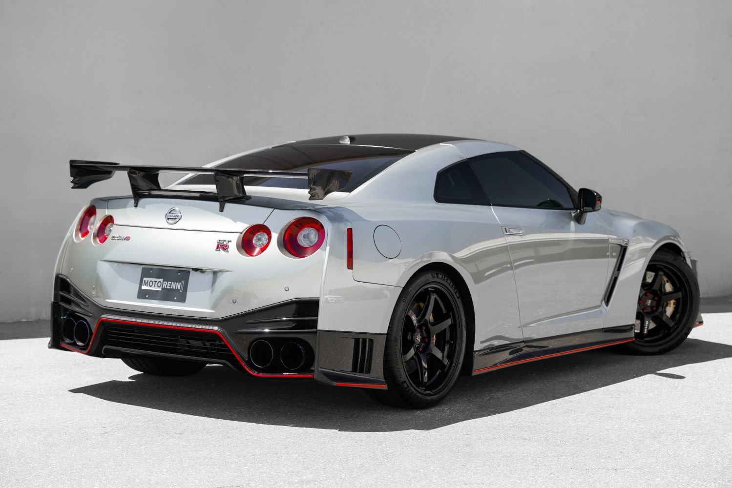 Used 2018 Nissan GT-R NISMO AWD/4WD image 3