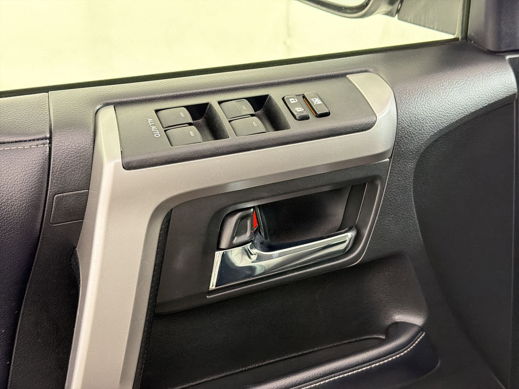 Used 2018 Toyota 4Runner SR5 image 13