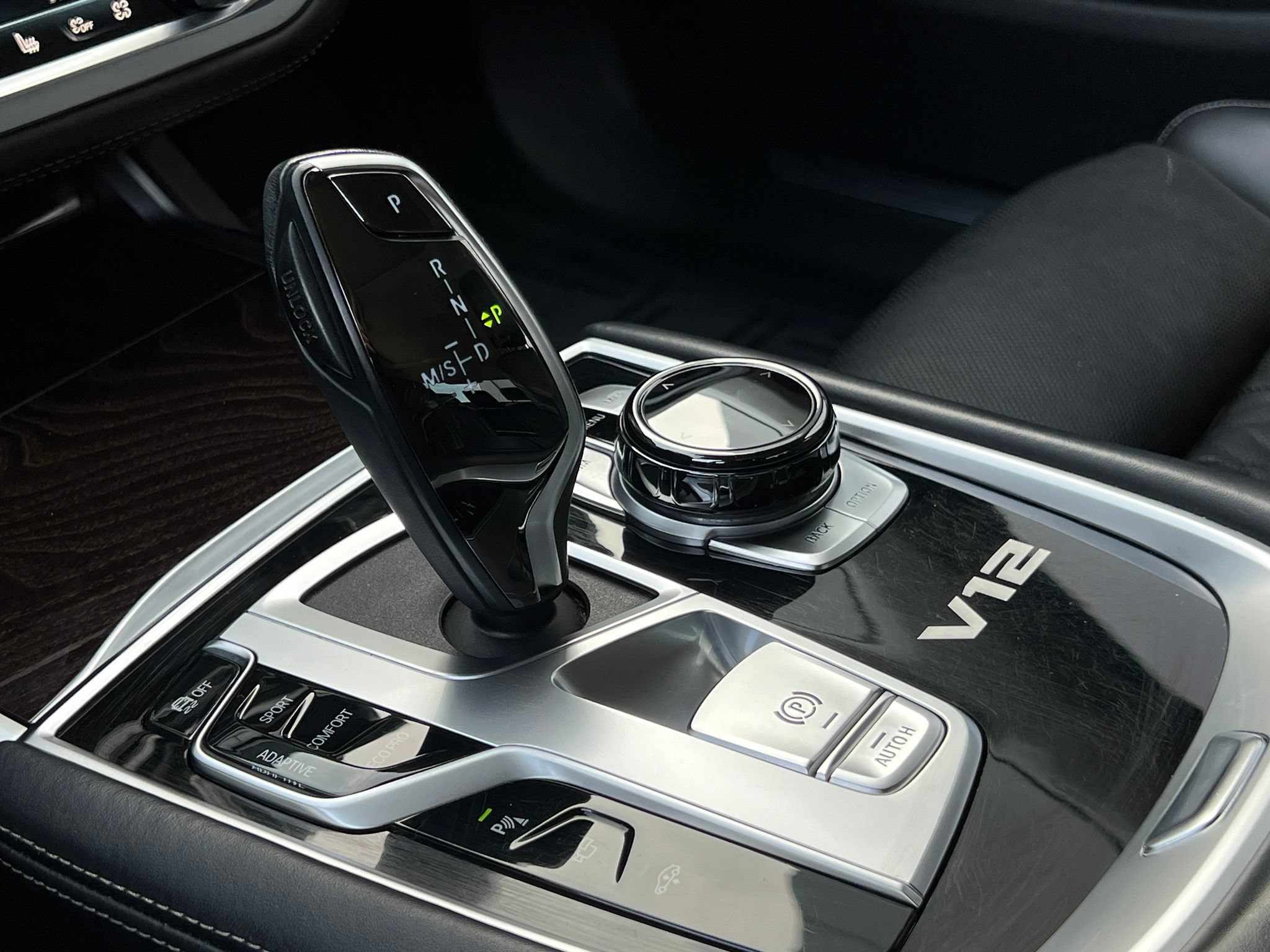 Used 2021 BMW M760i xDrive AWD/4WD image 38