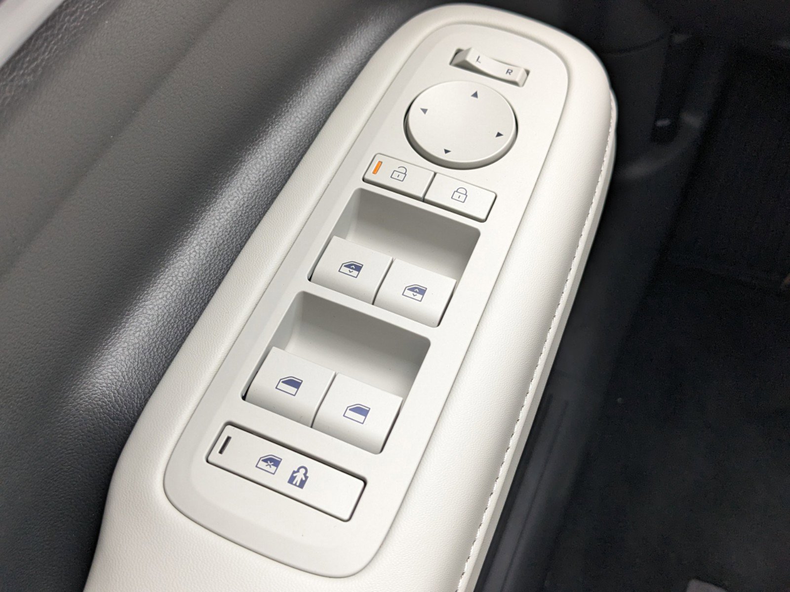 New 2026 Hyundai Santa Fe SEL image 28