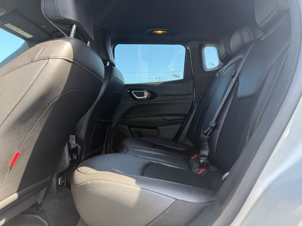 Used 2025 Jeep Compass Trailhawk AWD/4WD image 12