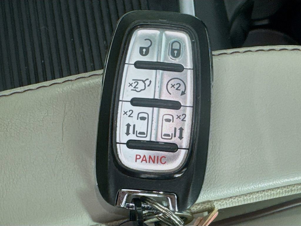 Used 2019 Chrysler Pacifica Limited w/ Tire & Wheel Group image 38