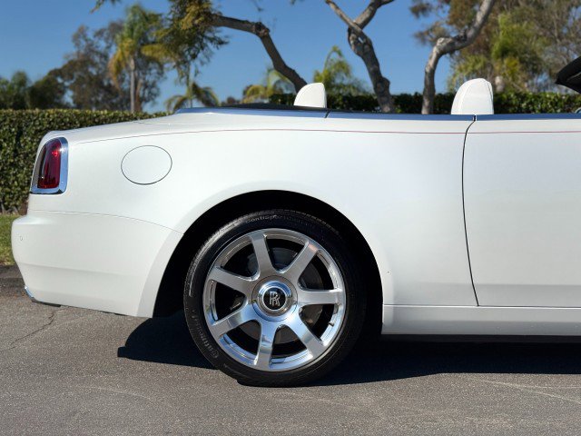 Used 2018 Rolls-Royce Dawn image 12
