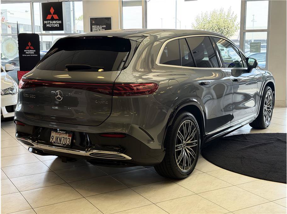 Used 2023 Mercedes-Benz EQS 580 4MATIC SUV w/ Exclusive Trim Package image 5