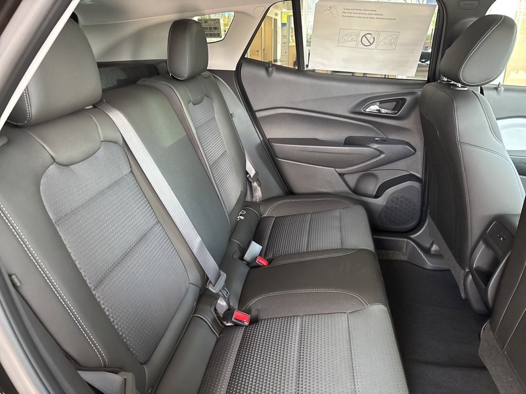 New 2025 Chevrolet Trax LT w/ Sunroof Package image 28