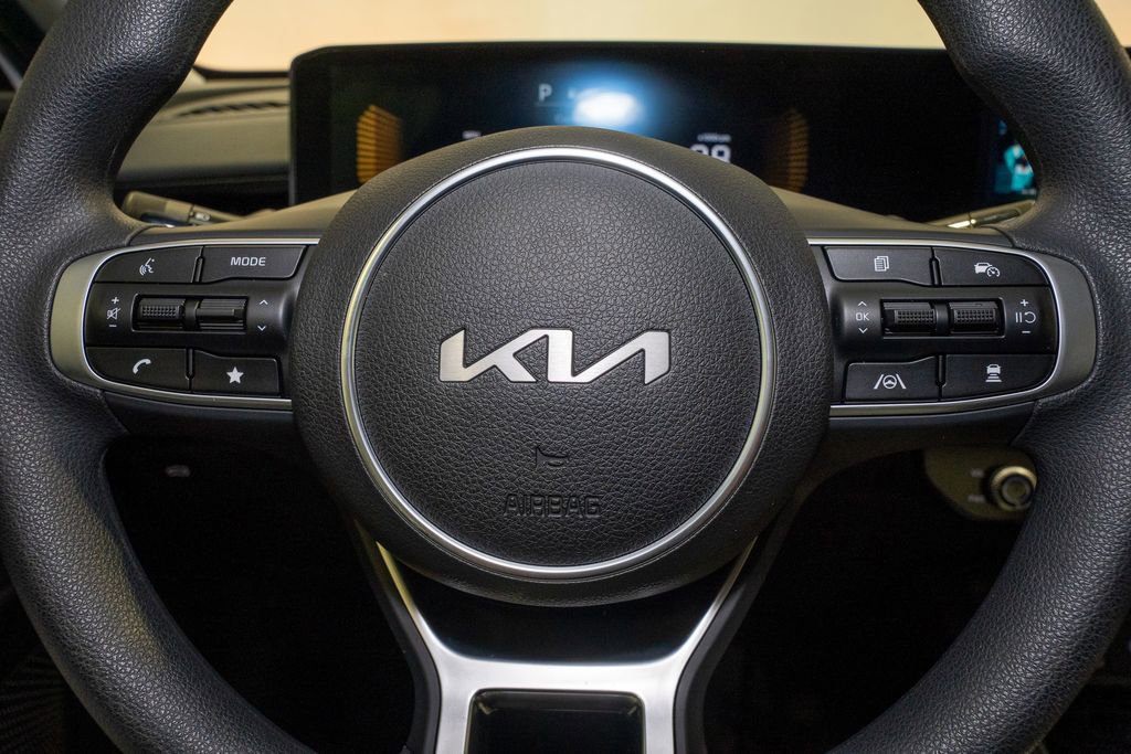 New 2025 Kia K5 LXS image 17