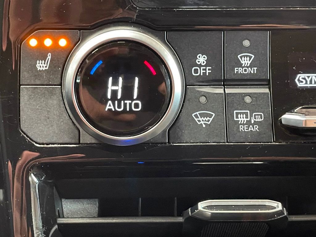 Used 2022 Toyota Highlander XLE AWD/4WD image 28