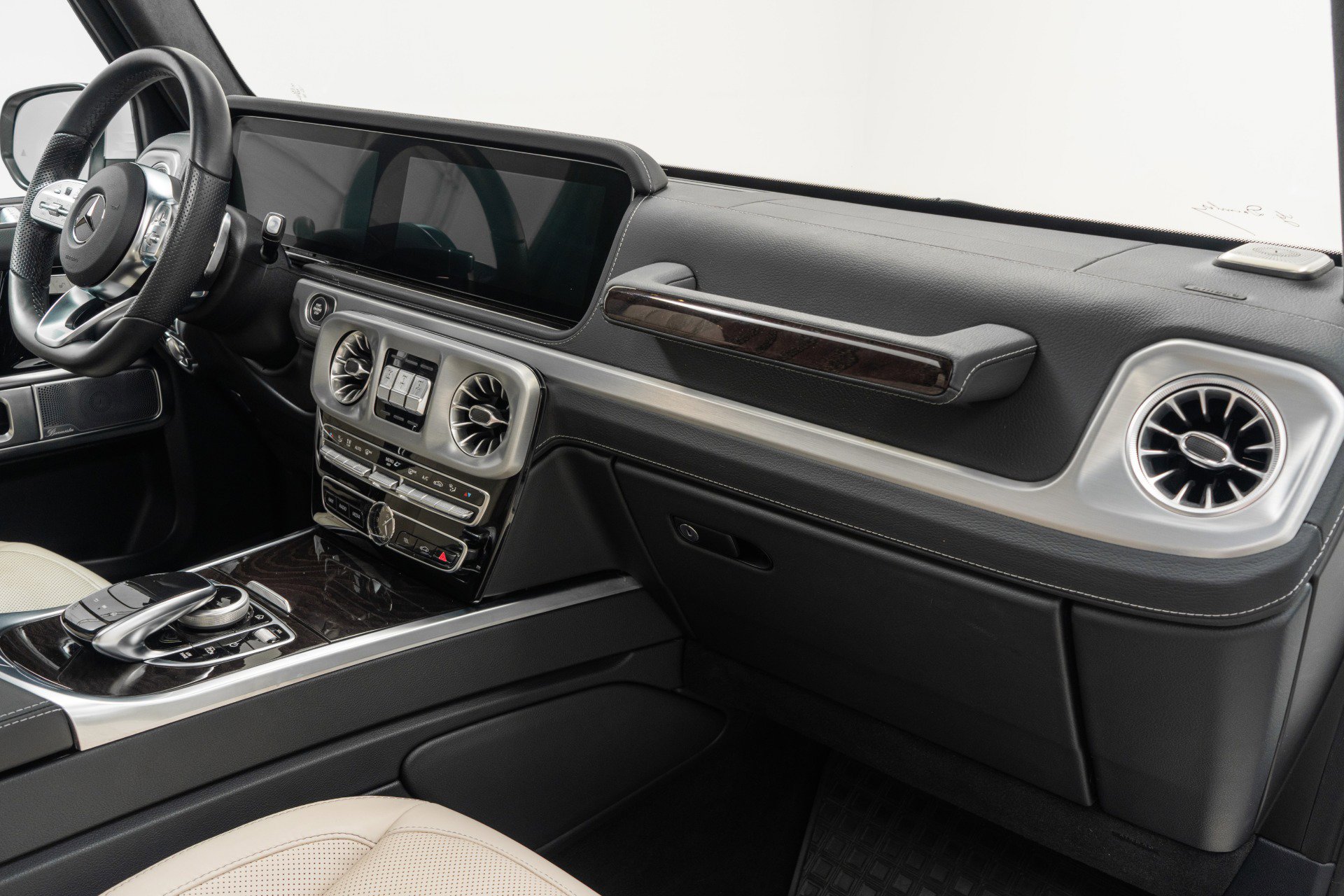 Used 2024 Mercedes-Benz G 550 image 14