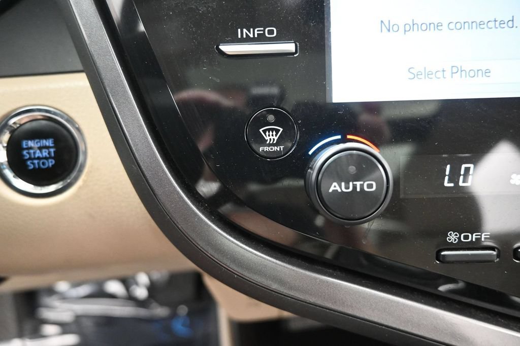 Used 2018 Toyota Camry XLE FWD image 29