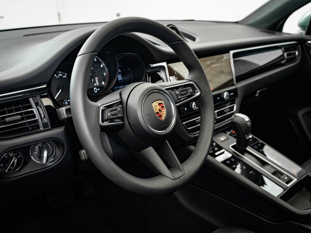 Used 2025 Porsche Macan image 4