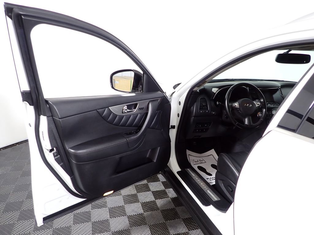 Used 2017 INFINITI QX70 AWD w/ Premium Package image 19