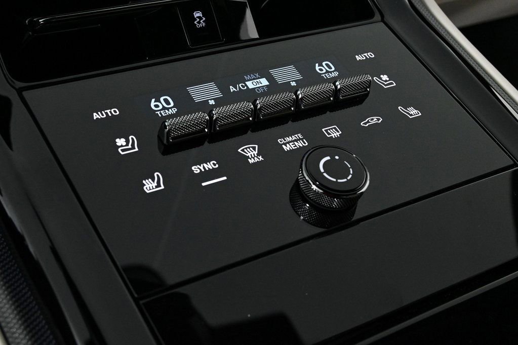 Used 2025 Porsche Panamera image 17