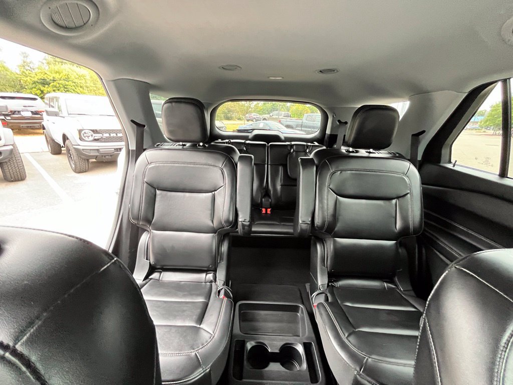 Used 2021 Ford Explorer XLT w/ Equipment Group 202A RWD image 11