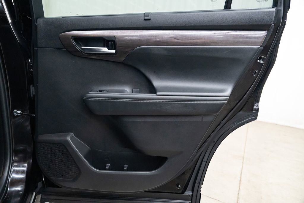 Used 2022 Toyota Highlander Limited image 31