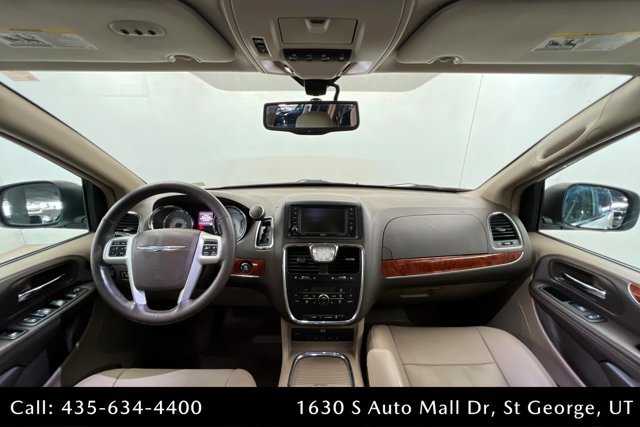 Used 2016 Chrysler Town & Country Touring-L FWD image 9
