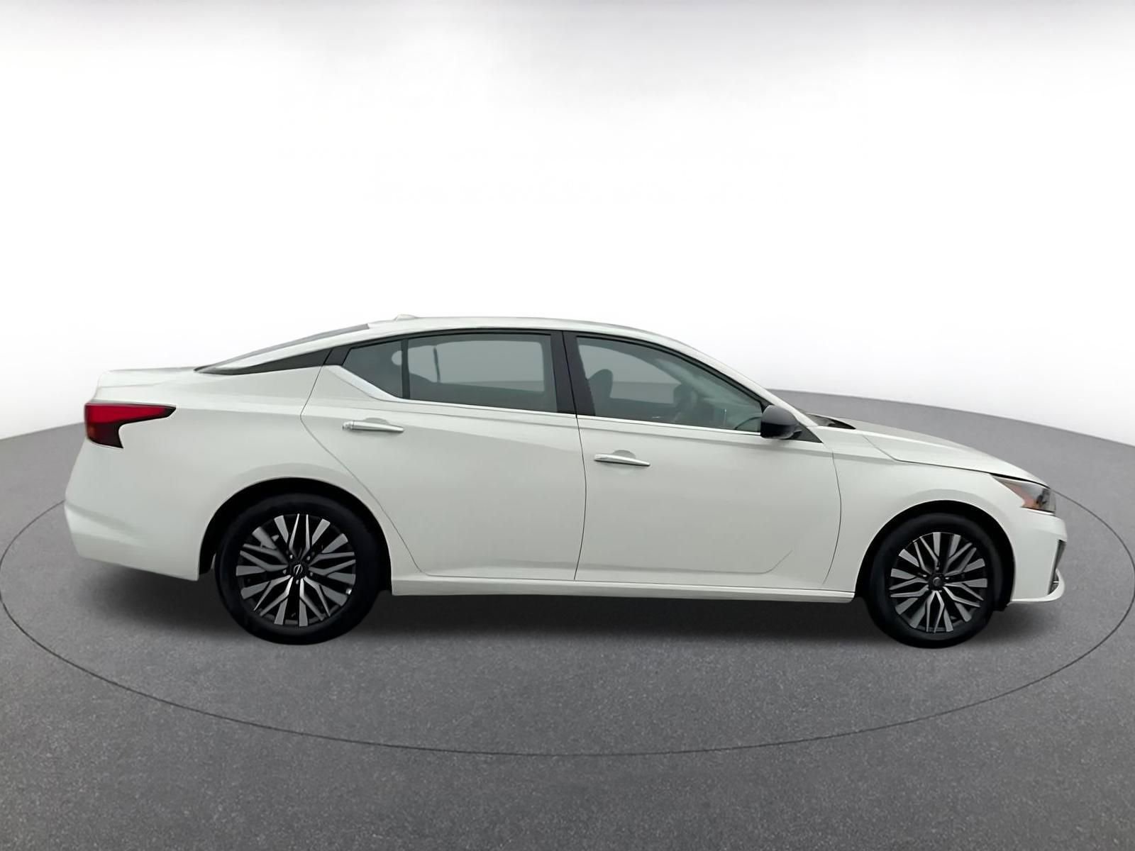 Used 2025 Nissan Altima 2.5 SV image 15