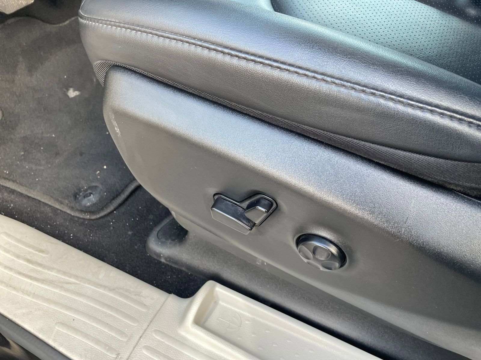 Used 2024 Chrysler Pacifica Touring-L image 22