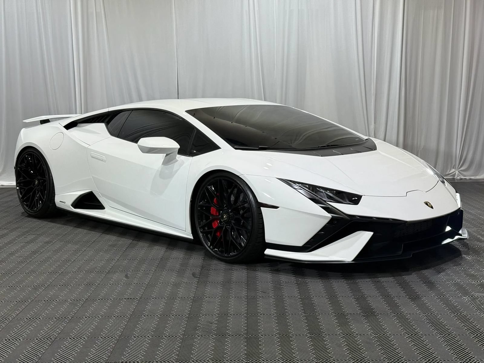 Used 2023 Lamborghini Huracan Tecnica RWD image 4