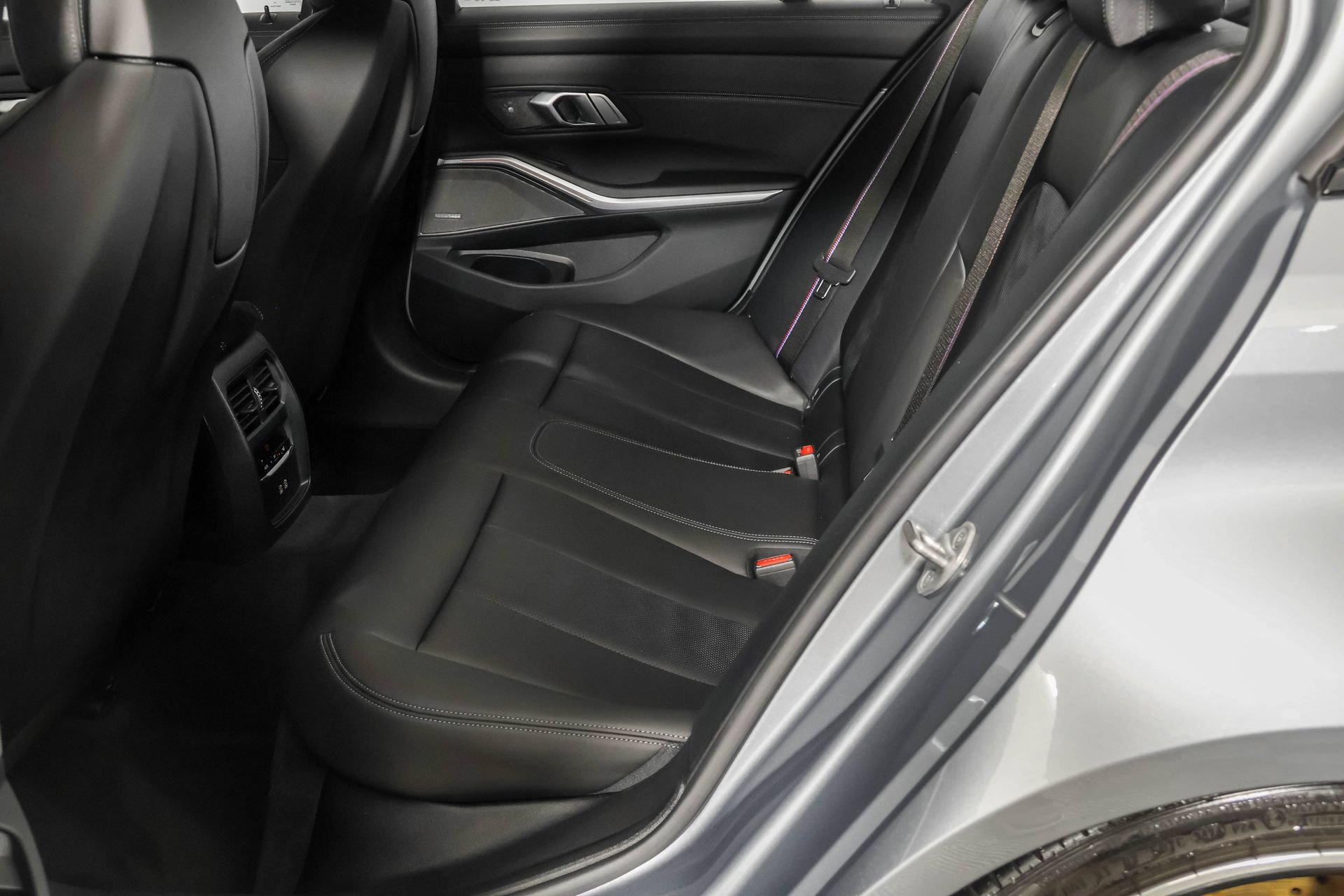 Used 2025 BMW M3 w/ Executive Package RWD image 28