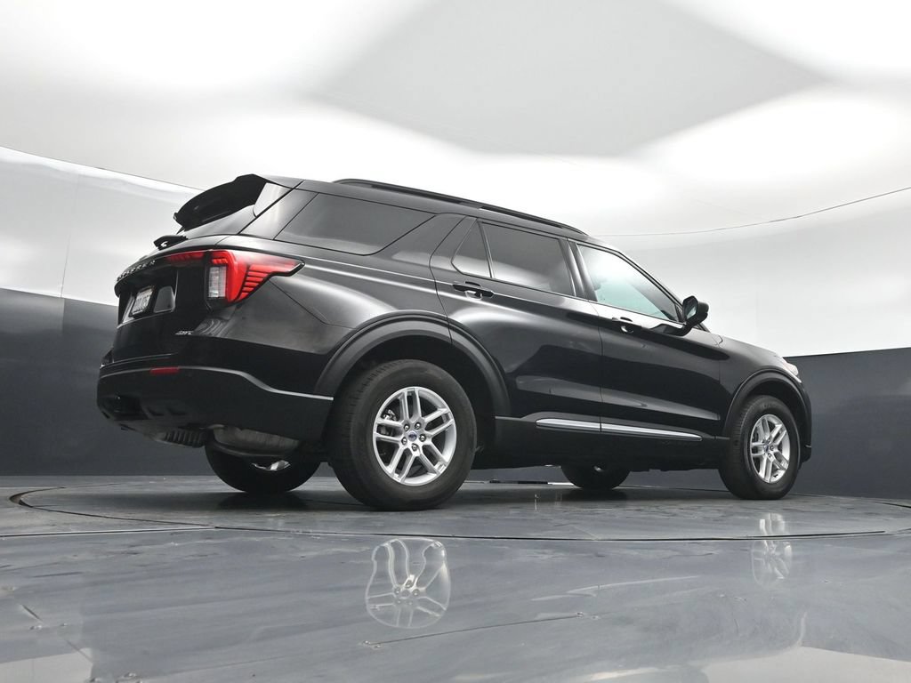 Used 2025 Ford Explorer Active AWD/4WD image 48