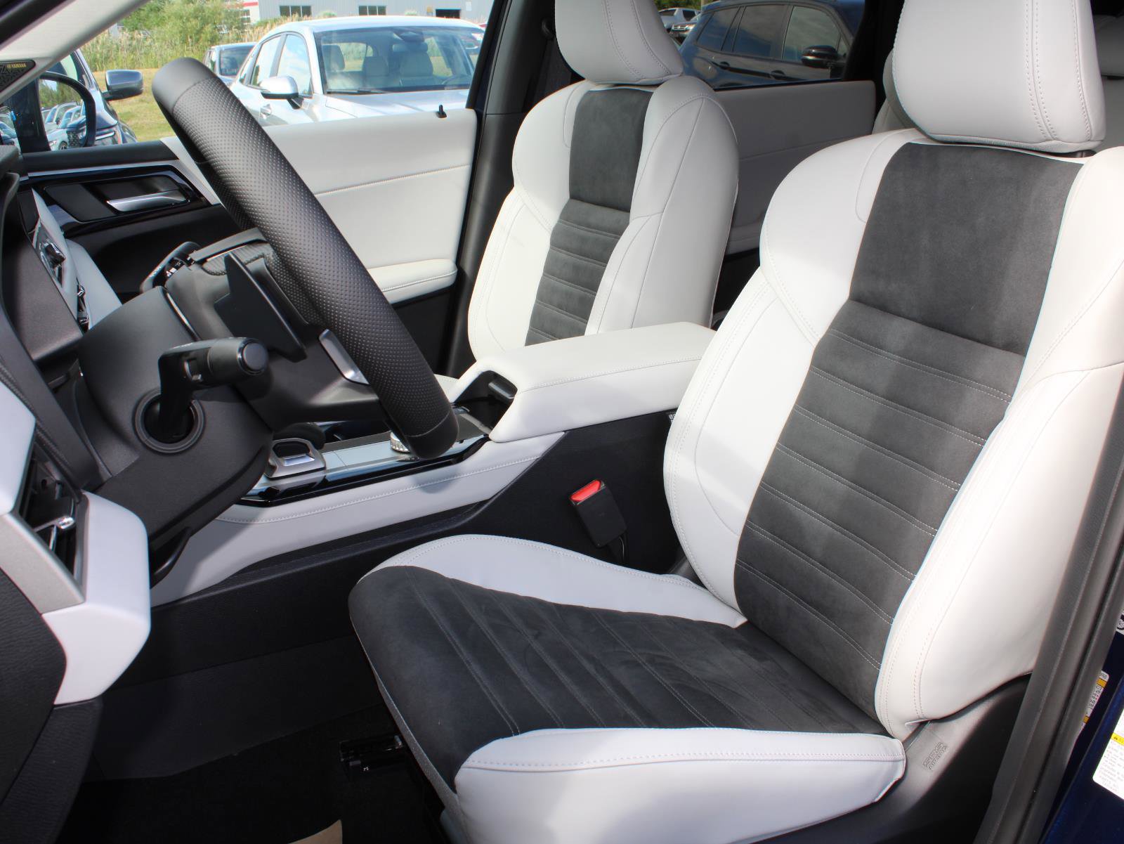 New 2025 Mitsubishi Outlander SE image 17