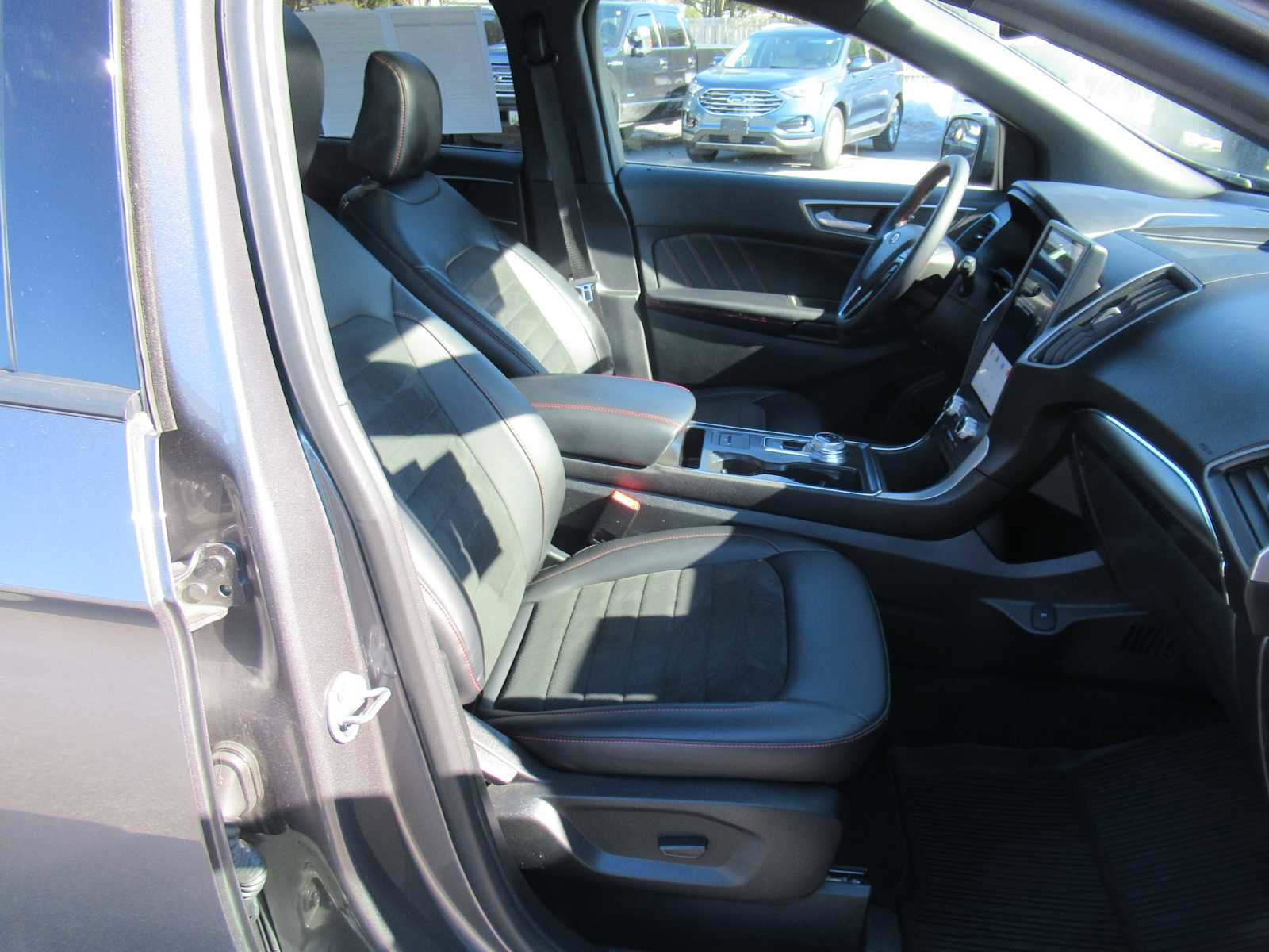 Used 2022 Ford Edge ST-Line image 13
