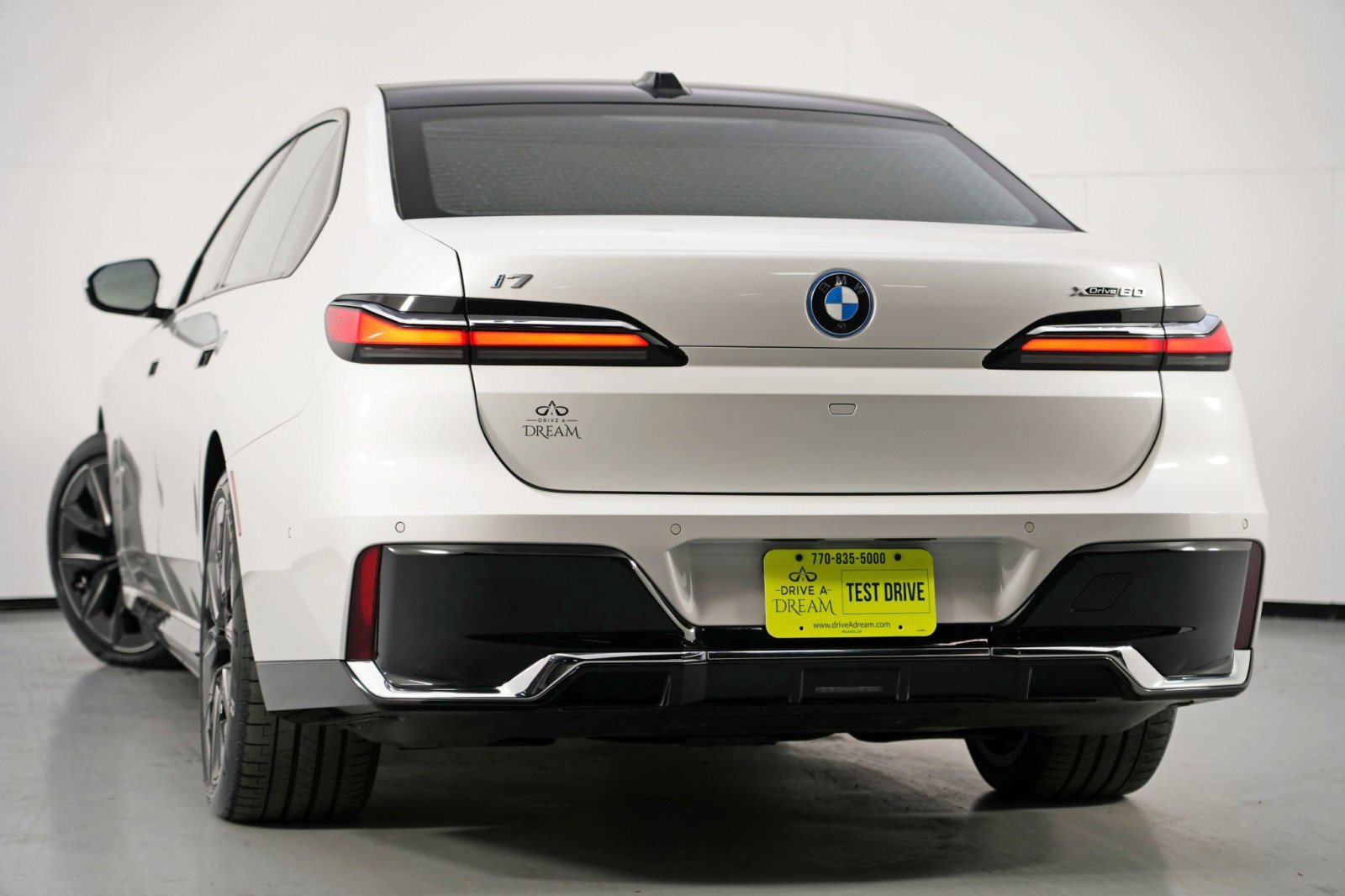 Used 2023 BMW i7 xDrive60 w/ Executive Package 2 image 6
