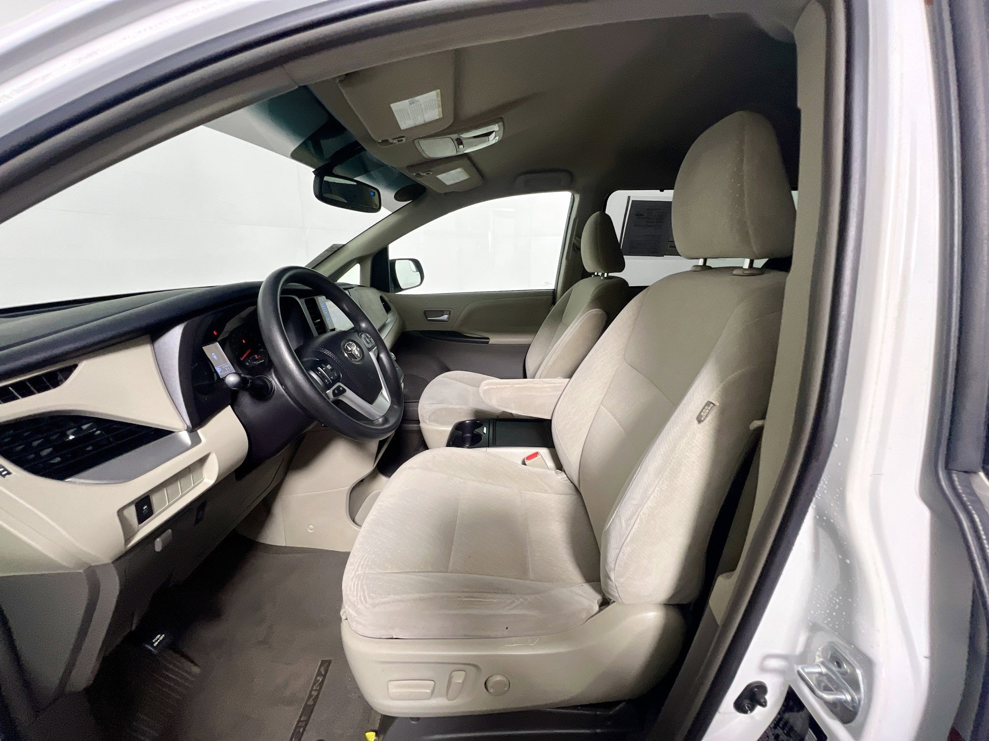 Used 2016 Toyota Sienna LE image 14