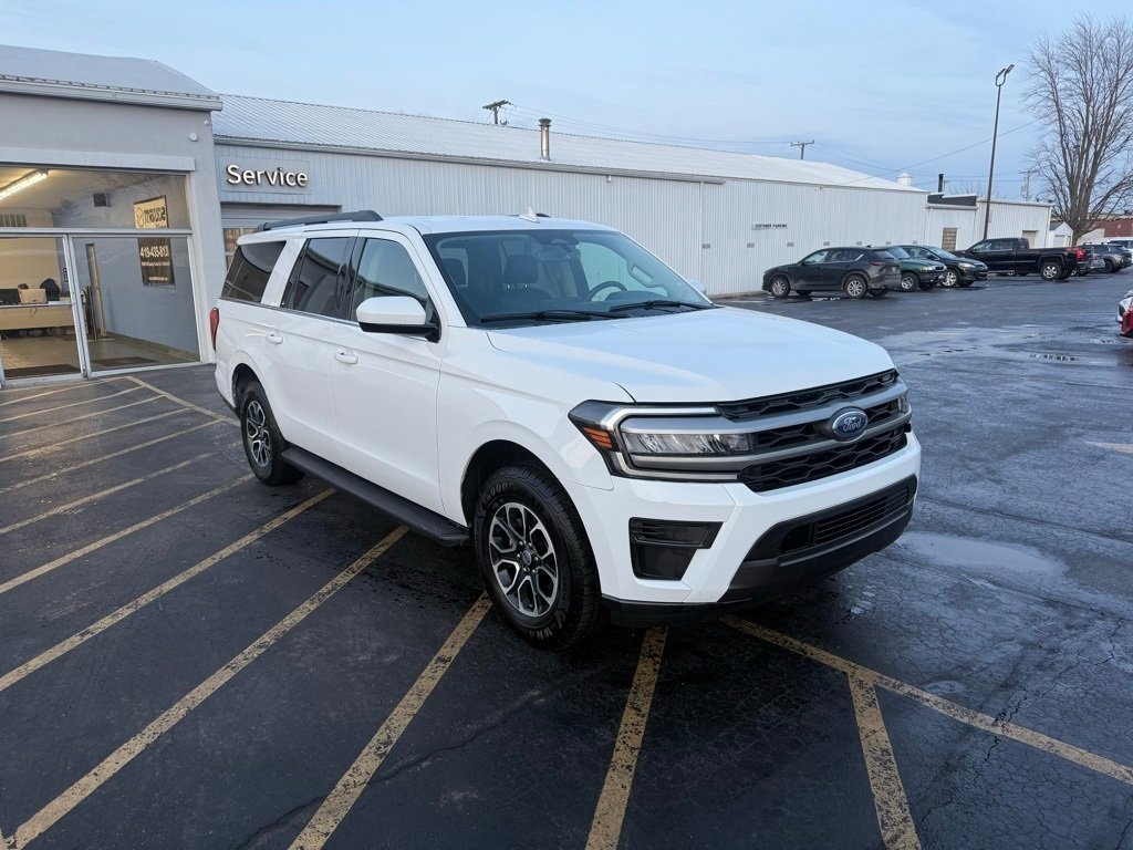 Used 2024 Ford Expedition Max XLT image 2