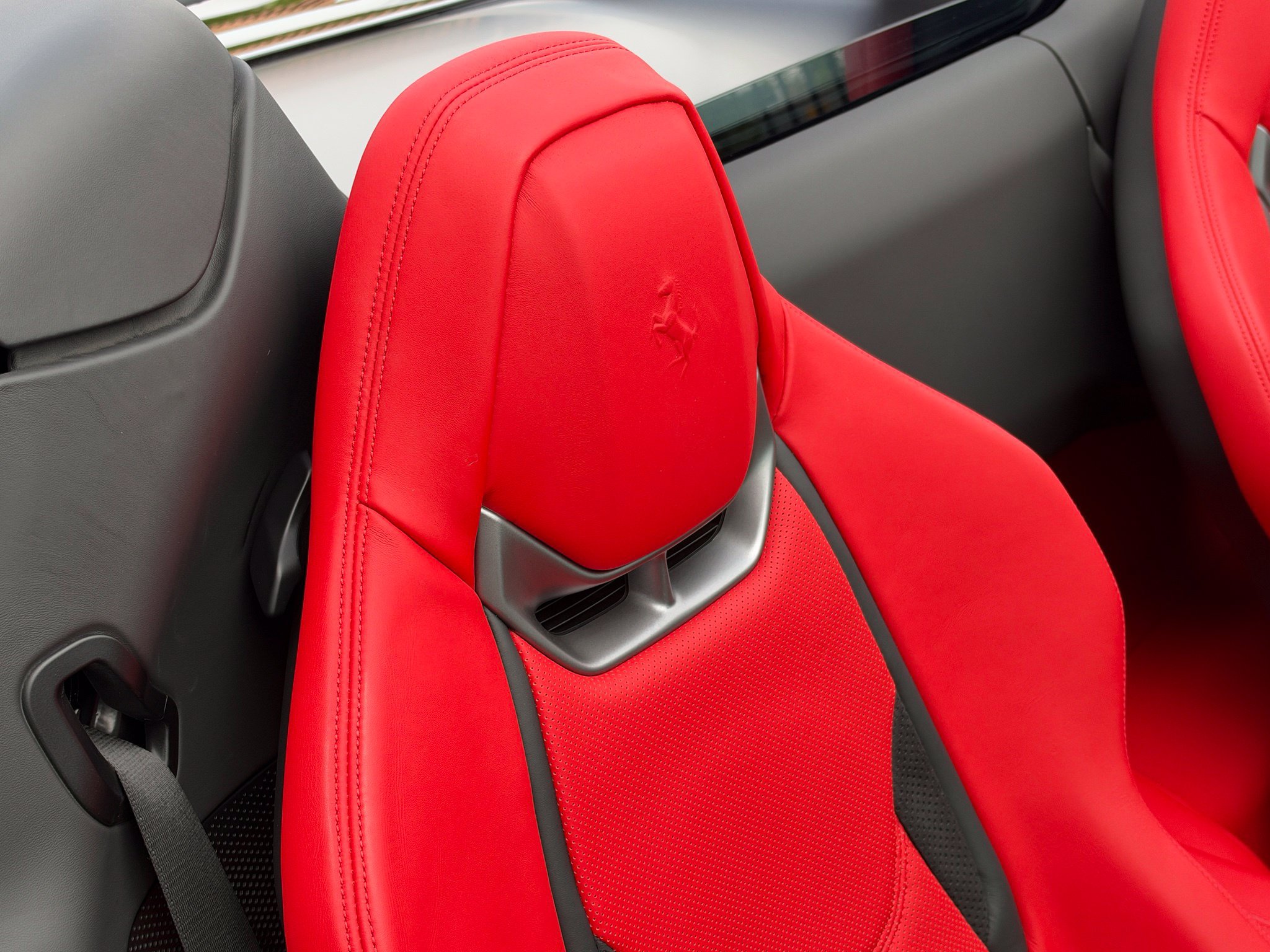 Used 2023 Ferrari 296 GTS RWD image 41