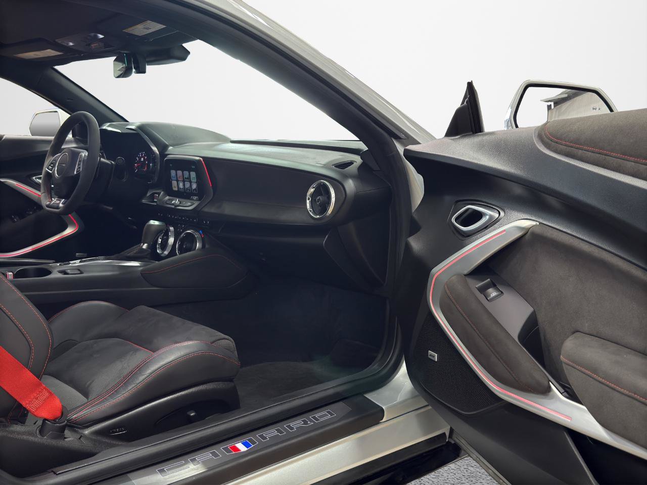 Used 2018 Chevrolet Camaro ZL1 RWD image 24