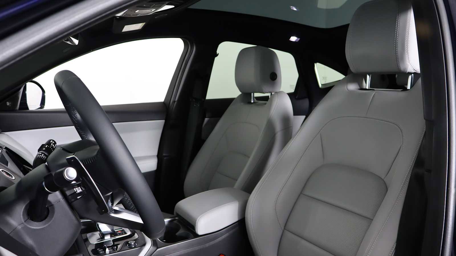 Used 2024 Jaguar E-PACE R-Dynamic SE image 9