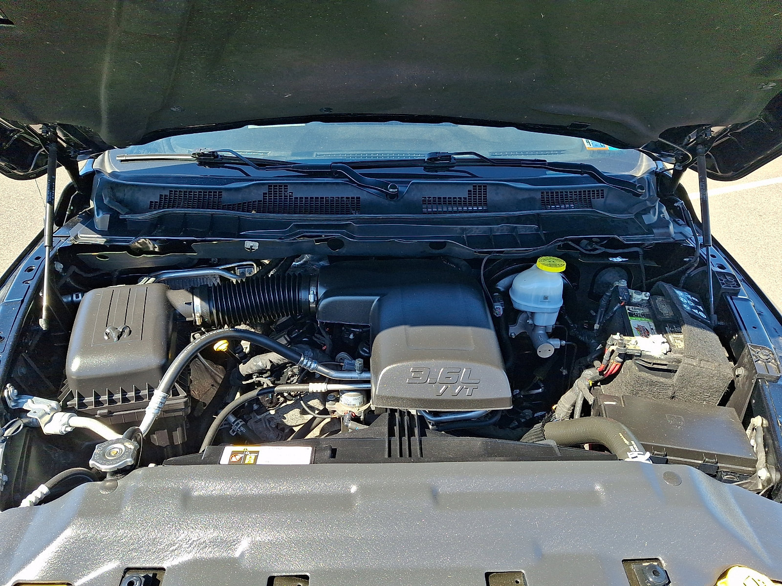 Used 2024 RAM 1500 Classic SLT AWD/4WD image 27