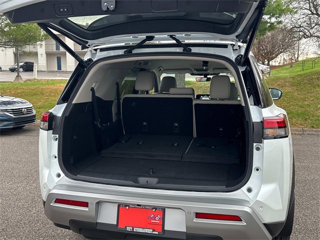 New 2025 Nissan Pathfinder SL image 13