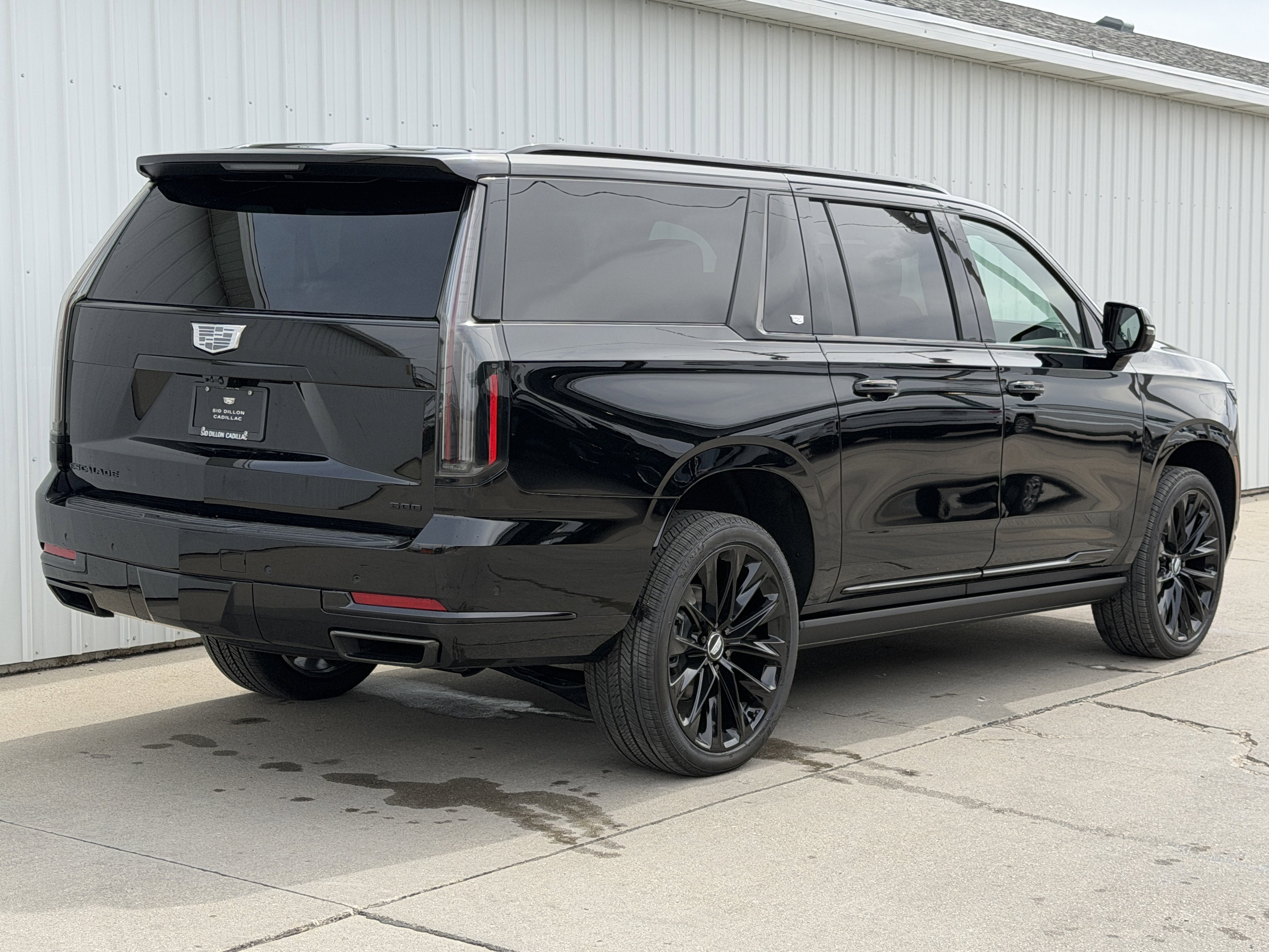 New 2026 Cadillac Escalade ESV Platinum Sport w/ LPO, ONYX Package AWD/4WD image 4
