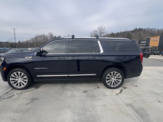 Used 2021 GMC Yukon XL Denali w/ Denali Premium Package image 6
