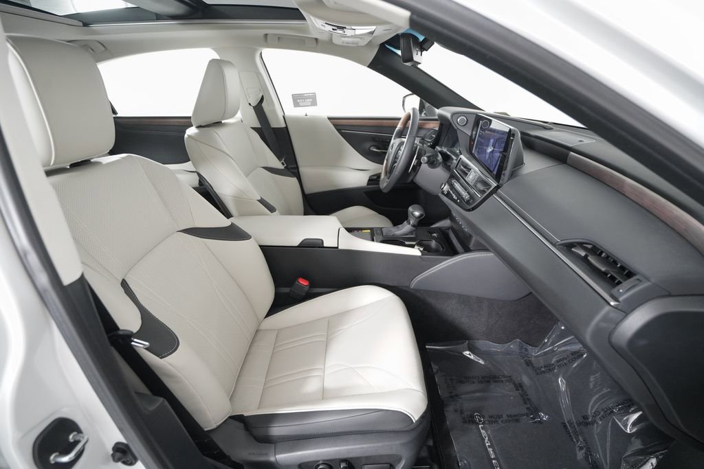 Certified 2024 Lexus ES 350 w/ Technology Package FWD image 19