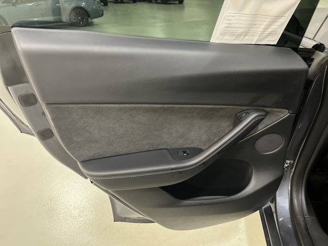Used 2022 Tesla Model Y Long Range image 24