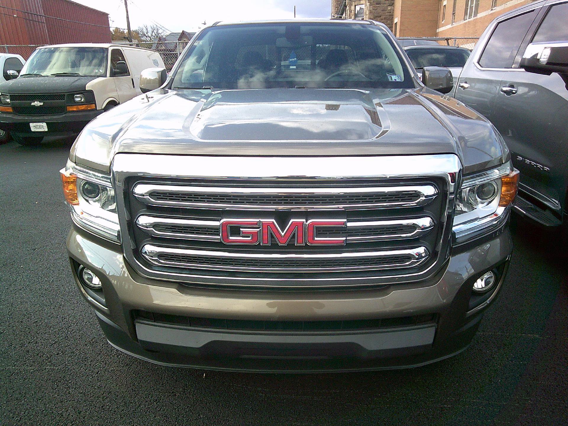 Used 2016 GMC Canyon SLE w/ SLE Convenience Package image 2