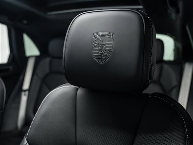 New 2026 Porsche Macan image 19