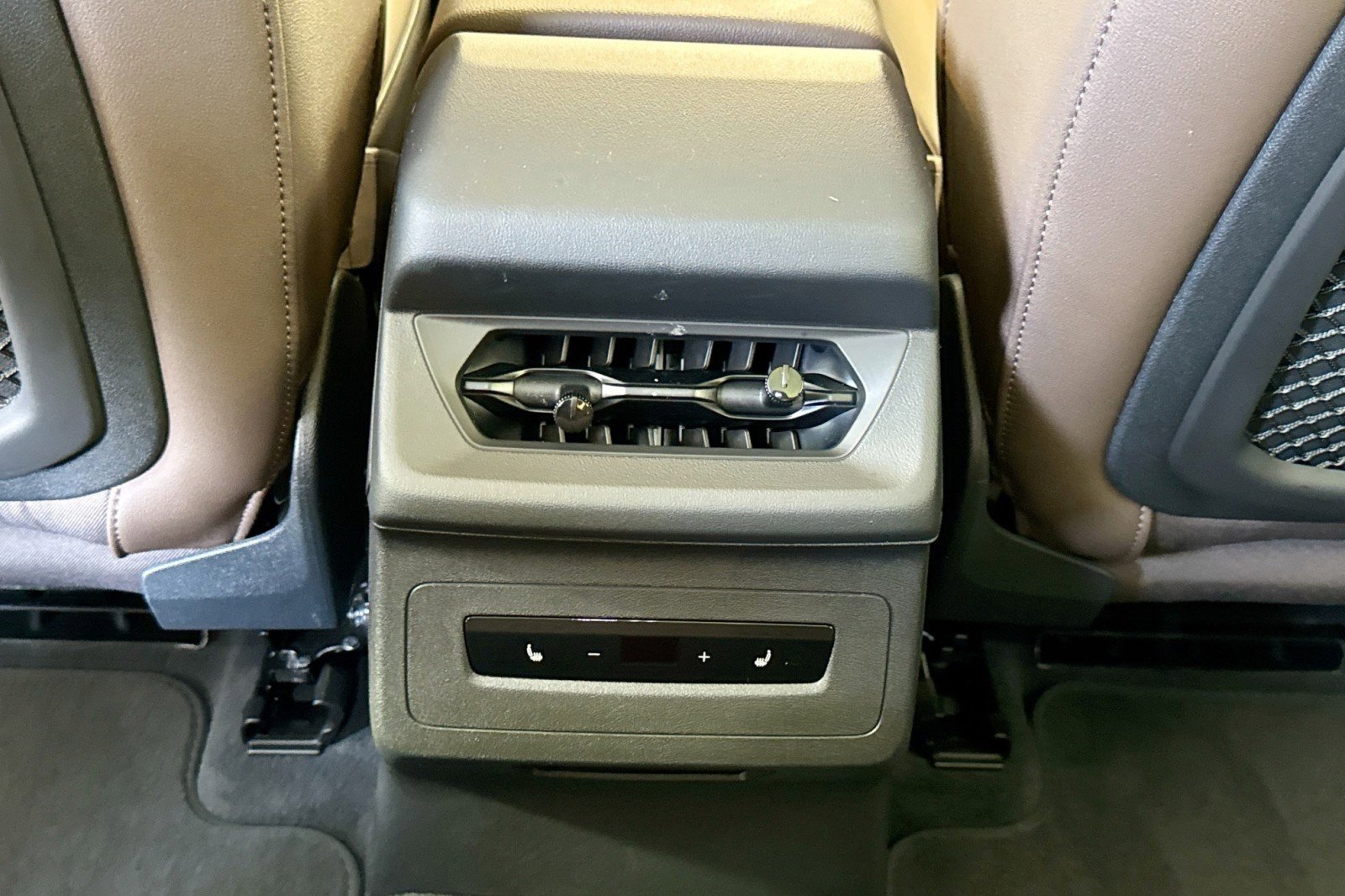 Used 2025 Audi A6 e-tron Premium w/ Convenience Package image 22