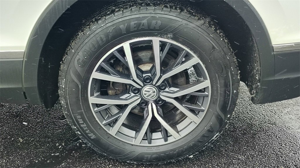 Used 2020 Volkswagen Tiguan SE image 30