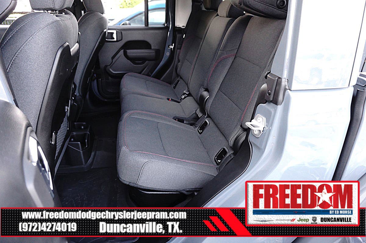 Certified 2025 Jeep Gladiator Rubicon w/ Convenience Group AWD/4WD image 13