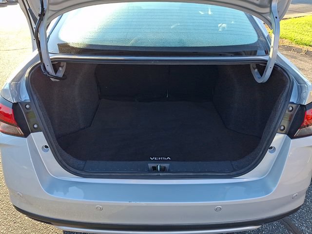 Used 2025 Nissan Versa SV FWD image 29