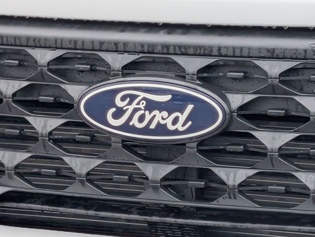 New 2025 Ford Maverick XLT w/ Equipment Group 301A image 11