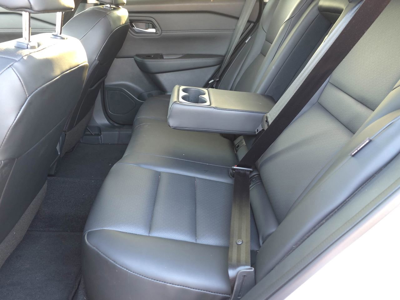 Used 2025 Nissan Rogue SV w/ SV Premium Package image 13