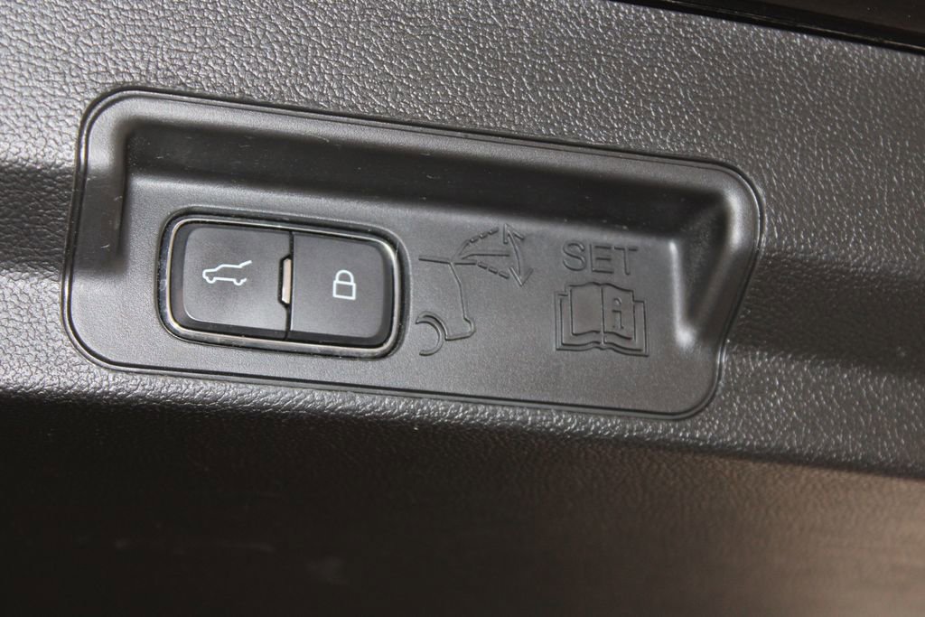 Certified 2020 Ford Explorer Limited AWD/4WD image 18