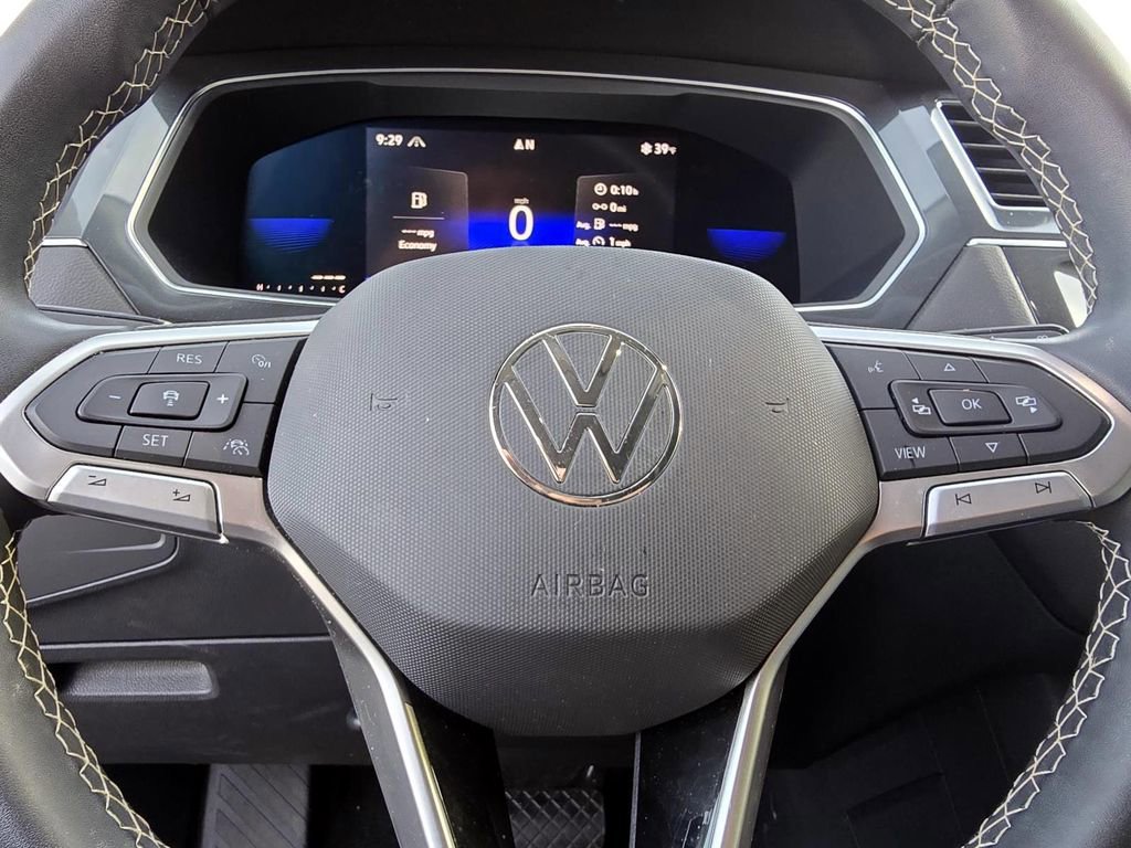 Used 2022 Volkswagen Tiguan SE AWD/4WD image 15
