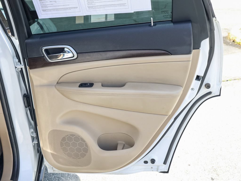 Used 2018 Jeep Grand Cherokee Laredo RWD image 19